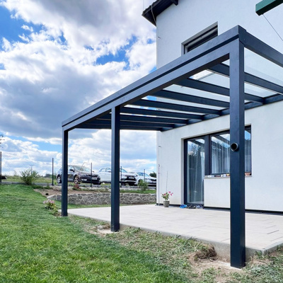 Pergola se šikmou střechou