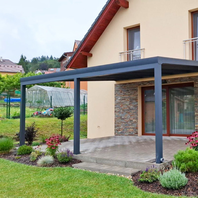 Pergola se šikmou střechou